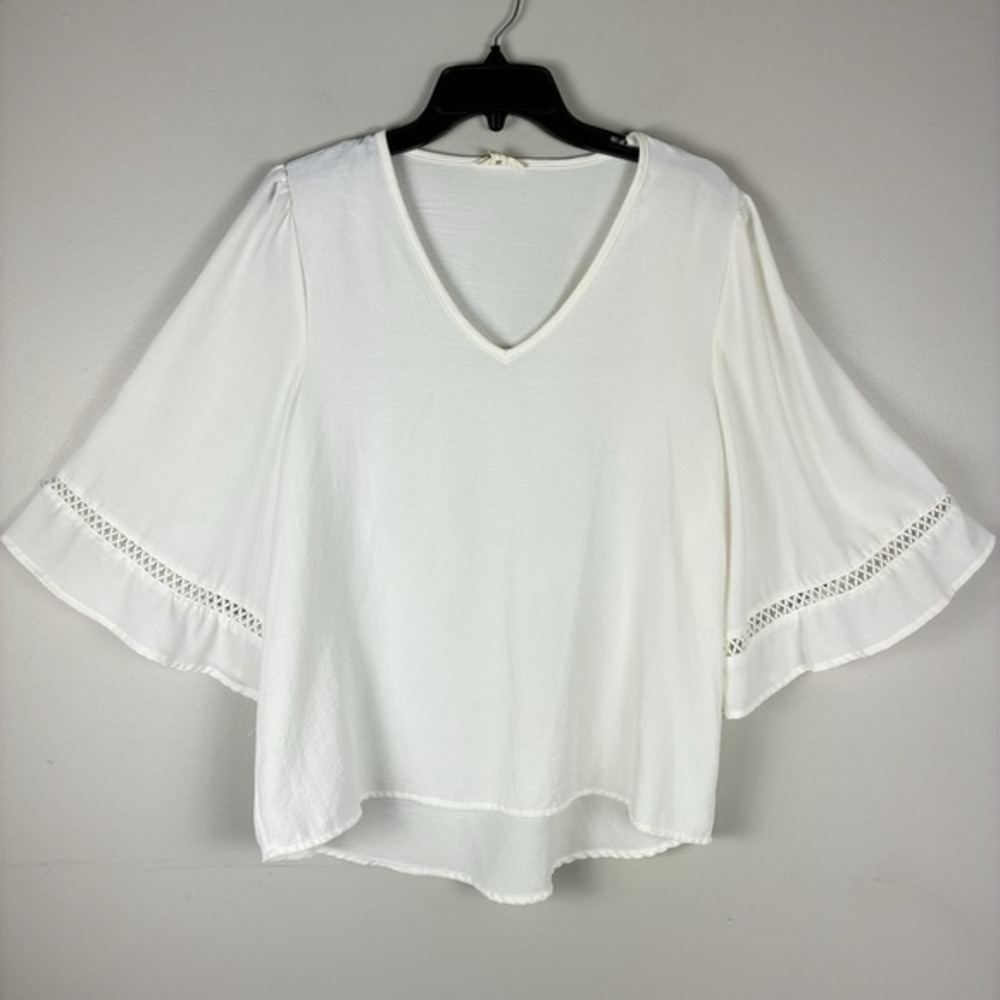 Women's Beachy Coastal Top Ivory Flutter Sleeves Short Sz S Work Vacation GILLI